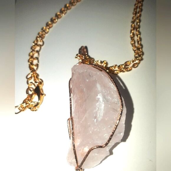 Hand crafted rose quartz crystal stone pendant - Picture 5 of 8